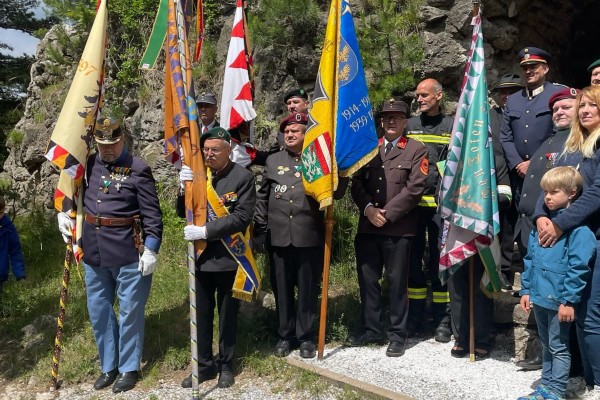 Internationales Kameradentreffen am Husarentempel