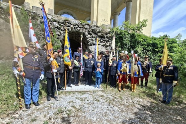 Internationales Kameradentreffen am Husarentempel